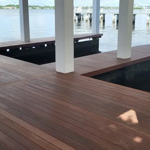 Terraza en el muelle